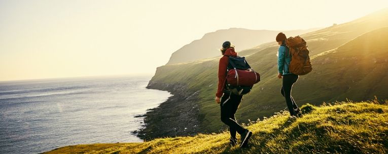 Allianz - couple hiking by ocean