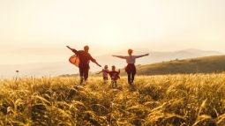 parents with children traveling