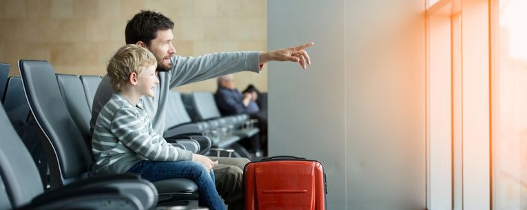 Allianz - father and son in airport