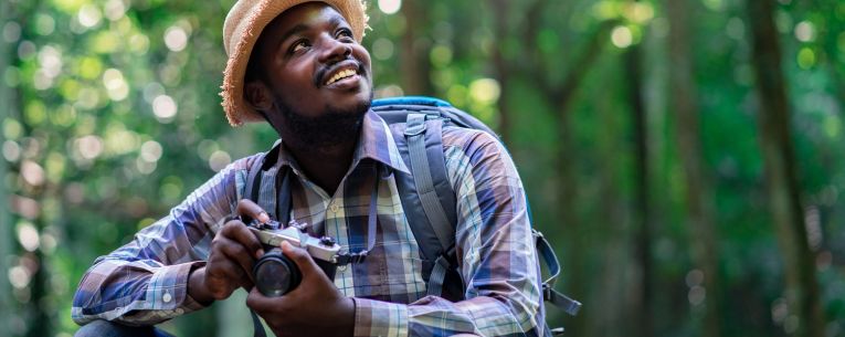 Allianz - traveler with camera
