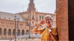 Allianz - senior traveling abroad